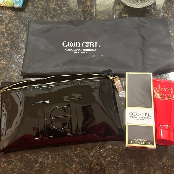 Caroline Herrera Good Girl PC Set New -Body Cream, Body Lotion